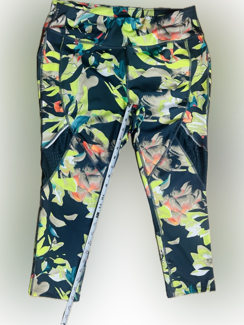 LN Avia SZ M (8-10) Gray Multicolored Floral Cropped Leggings/Waist 30”-34” - Picture 8 of 8